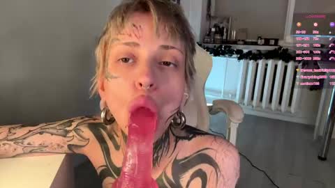 Mia online show from 04-29-26, 05:30