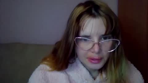 Elena online show from 11-19-25, 04:07