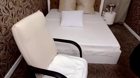 Snapshot of elenajuarez chatting on 01-31-25, 08:32 ElenaJuarez online show from 01-31-25, 08:32