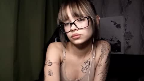 Snapshot of eleonoreyouree chatting on 01-16-26, 07:40 Lotte online show from 01-16-26, 07:40