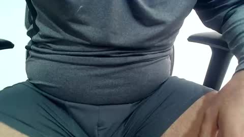 Snapshot of eleroy chatting on 11-03-25, 05:58 Wife is on the other room online show from 11-03-25, 05:58