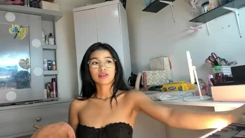 Snapshot of elettra_bennet chatting on 05-23-26, 02:28 elettra_bennet online show from 05-23-26, 02:28