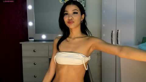 Snapshot of elettra_bennet chatting on 06-01-26, 12:12 elettra_bennet online show from 06-01-26, 12:12