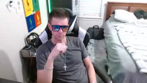 Snapshot of elevatetlb chatting on 11-26-25, 11:17 Walker online show from 11-26-25, 11:17