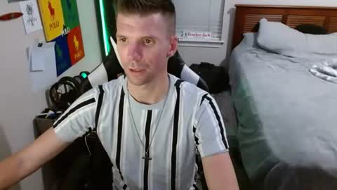 Snapshot of elevatetlb chatting on 12-02-25, 12:27 Walker online show from 12-02-25, 12:27