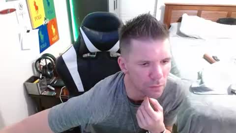 Snapshot of elevatetlb chatting on 12-05-25, 08:45 Walker online show from 12-05-25, 08:45