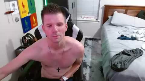 Snapshot of elevatetlb chatting on 12-21-25, 06:31 Walker online show from 12-21-25, 06:31