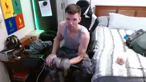 Snapshot of elevatetlb chatting on 01-12-26, 08:08 Walker online show from 01-12-26, 08:08