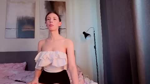 Elfie online show from 06-24-26, 05:17