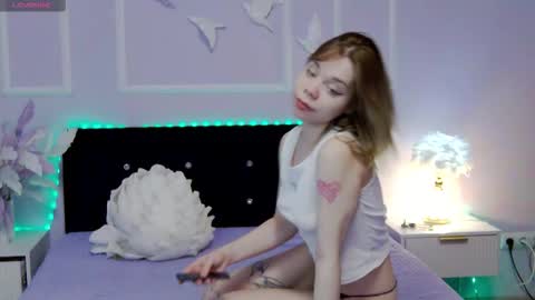 Snapshot of eli_luv chatting on 03-06-26, 02:41 Eli online show from 03-06-26, 02:41