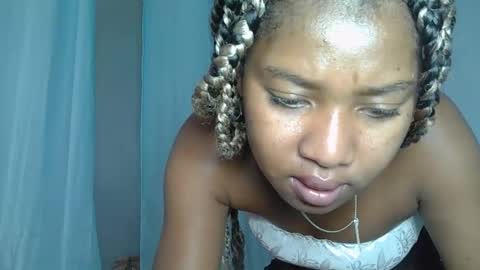 Snapshot of elia011 chatting on 01-19-25, 12:28 elia011 online show from 01-19-25, 12:28