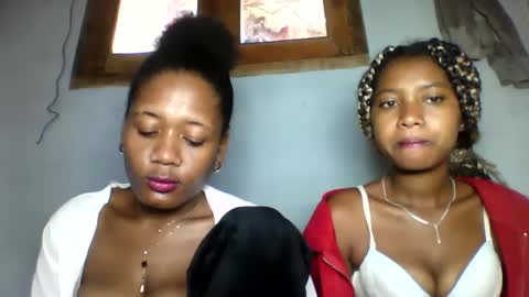 Snapshot of elia011 chatting on 01-25-25, 04:13 elia011 online show from 01-25-25, 04:13