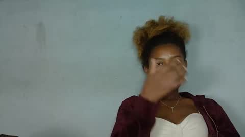 Snapshot of elia011 chatting on 02-07-25, 02:40 elia011 online show from 02-07-25, 02:40