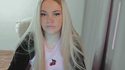 Ella online show from 06-18-26, 04:57
