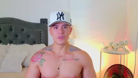 Snapshot of elian_craiggggg chatting on 06-17-26, 04:19 Elian online show from 06-17-26, 04:19