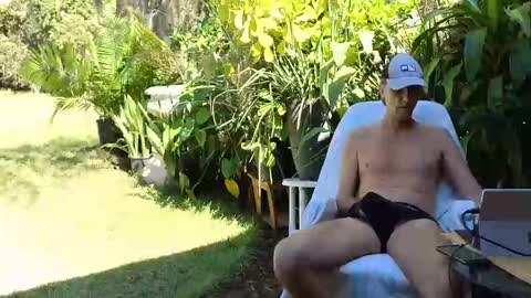 Snapshot of eliberator chatting on 10-31-25, 05:58 eliberator online show from 10-31-25, 05:58