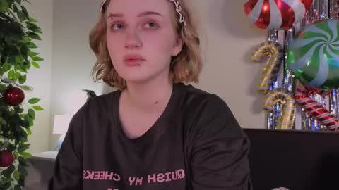 Ellie online show from 12-17-25, 05:24