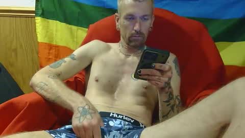 Snapshot of elijablue chatting on 06-10-26, 11:31 Elija Blue online show from 06-10-26, 11:31