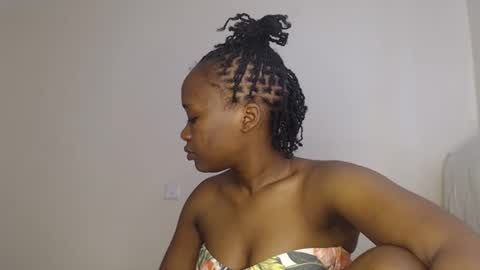 Snapshot of elina_gee chatting on 09-24-25, 08:50 elina_gee online show from 09-24-25, 08:50