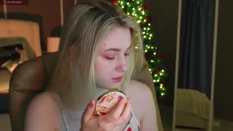 Elina online show from 12-27-24, 01:11