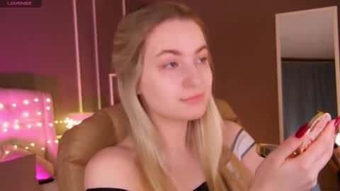 Elina online show from 02-18-25, 01:21