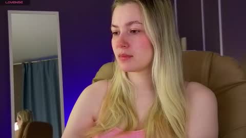Elina online show from 03-09-25, 01:04