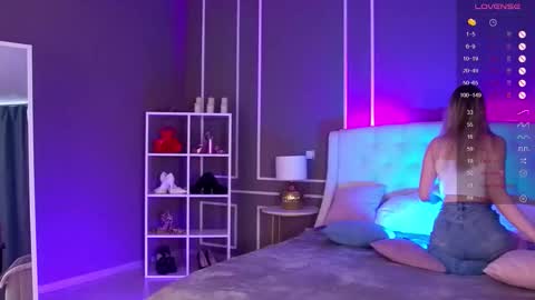 Elina online show from 09-24-25, 01:42