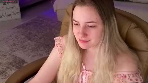 Elina online show from 10-17-25, 01:09
