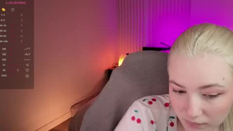Elina online show from 05-06-26, 05:25