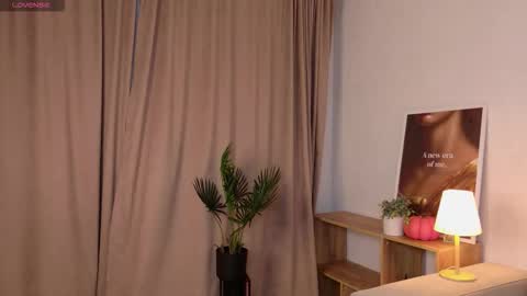 Snapshot of elina_star chatting on 11-12-25, 02:39 elina_star online show from 11-12-25, 02:39