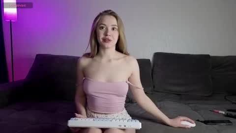 Elna and Tom online show from 03-11-26, 02:01