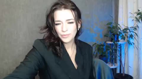 Snapshot of elinapretty chatting on 05-31-26, 10:55 Elina online show from 05-31-26, 10:55