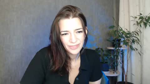 Snapshot of elinapretty chatting on 06-04-26, 10:49 Elina online show from 06-04-26, 10:49