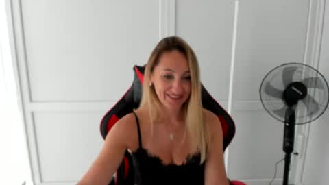 Milena online show from 06-25-26, 07:02
