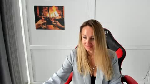 Milena online show from 07-28-26, 11:17