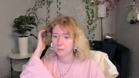 Snapshot of elira_vane chatting on 06-22-26, 03:25 Elira Vane online show from 06-22-26, 03:25