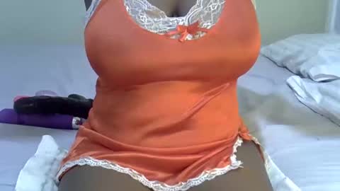 Snapshot of elisa044 chatting on 02-26-25, 02:26 lisathegoddess online show from 02-26-25, 02:26