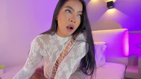 Snapshot of elisa_castrillon chatting on 05-26-26, 07:54 Elisa online show from 05-26-26, 07:54