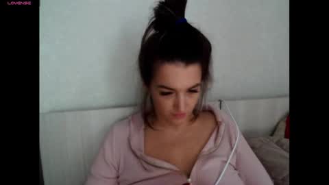 Snapshot of elisa_dove208 chatting on 10-15-25, 05:18 elisa_dove208 online show from 10-15-25, 05:18