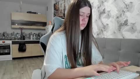 Aletta Oushen online show from 11-26-25, 10:38