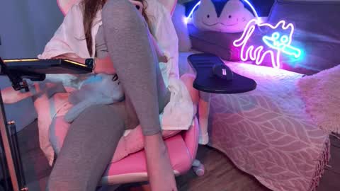 Snapshot of elisa_north chatting on 09-21-25, 01:24 Elisa North online show from 09-21-25, 01:24