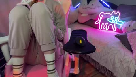 Snapshot of elisa_north chatting on 09-28-25, 11:59 Elisa North online show from 09-28-25, 11:59