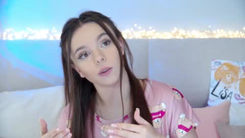 Snapshot of elisabethdavis chatting on 01-21-25, 03:43 ElisabethDavis online show from 01-21-25, 03:43