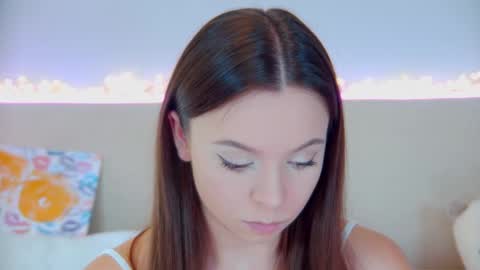 Snapshot of elisabethdavis chatting on 02-25-25, 03:27 ElisabethDavis online show from 02-25-25, 03:27