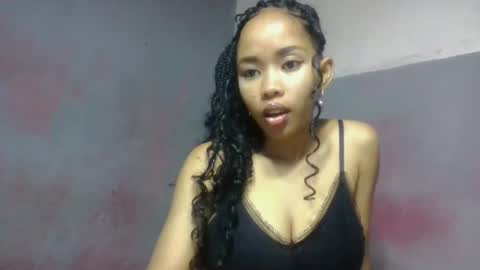 Snapshot of elisabethee chatting on 04-19-26, 12:15 elisabethee online show from 04-19-26, 12:15