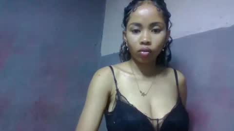 Snapshot of elisabethee chatting on 04-21-26, 02:51 elisabethee online show from 04-21-26, 02:51