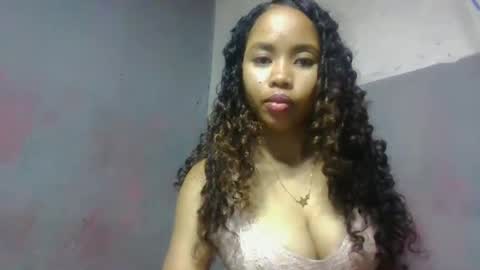 Snapshot of elisabethee chatting on 04-26-26, 06:27 elisabethee online show from 04-26-26, 06:27