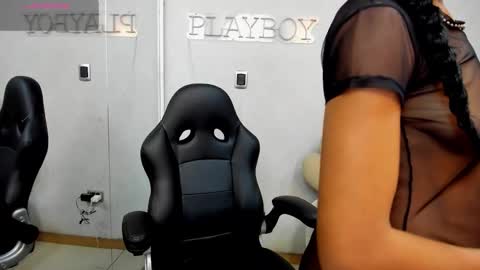 elisabettamonroy online show from 11-18-25, 03:27