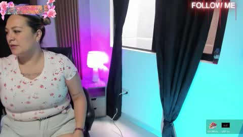 Snapshot of elise_leyton chatting on 12-21-25, 04:36 ELISE LEYTON online show from 12-21-25, 04:36