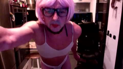 Snapshot of elise_tv chatting on 03-22-26, 08:56 Barbie online show from 03-22-26, 08:56